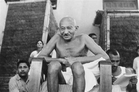 Biografi Mahatma Gandhi Ratu Ai