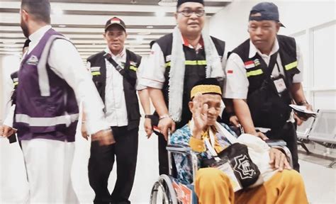 Mbah Harun Jemaah Haji Tertua Indonesia Tiba Di Madinah