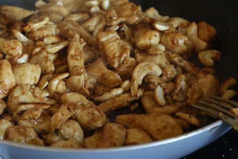 Sauté de Poulet aux noix de Cajou et kéfir de lait de Coco