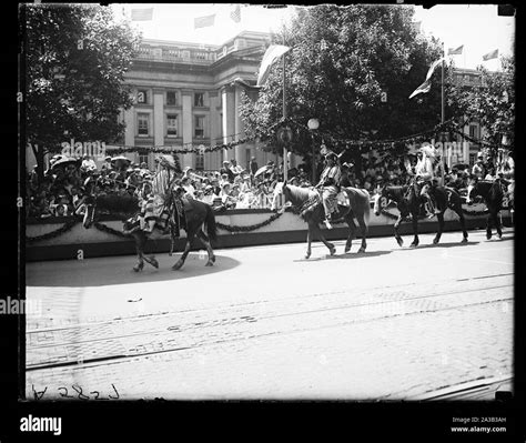 Shriner parade hi-res stock photography and images - Alamy