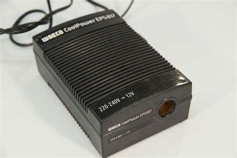 220 auf 12 Volt Autoadapter - Requisitenverleih - bombastic.at