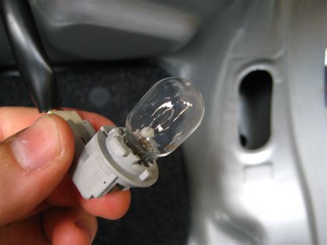 Toyota Corolla Tail Light Bulbs Replacement Guide