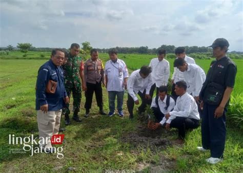 Pelantikan 32 578 Anggota KPPS Di Grobogan Diwarnai Aksi Tanam Pohon