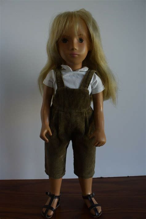 Blonde Sasha In Farm Pants Outfit With Brown Leather Sandals Pants Outfit Brown Leather