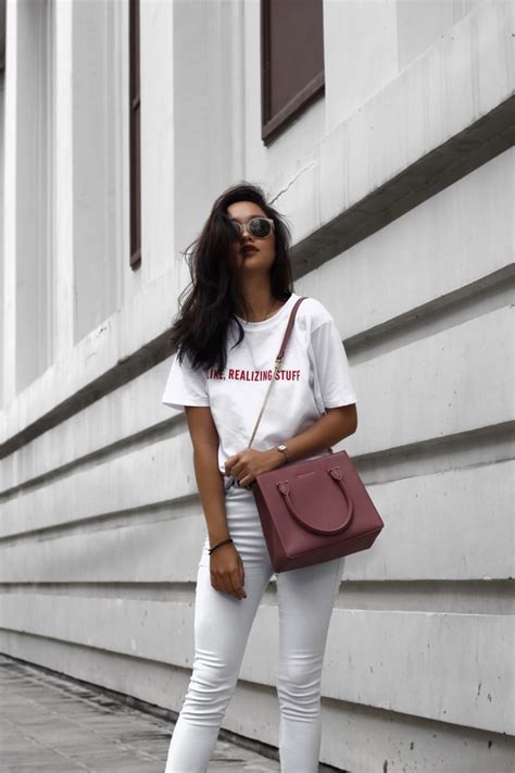 Hot girl từ Bắc đến Nam chỉ điểm chiếc túi xách sẽ khiến giới trẻ phát cuồng hè này