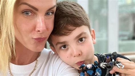 Ana Hickmann Se Derrete Pelo Filho Em Rede Social