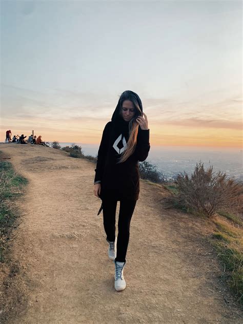 Song Premiere: Finding joy in the moment with Nora En Pure - C-Heads