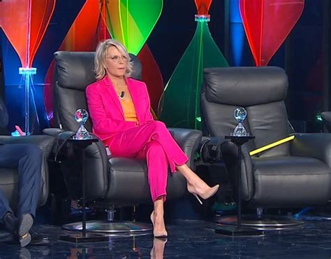 Maria De Filippi Sceglie Un Outfit Casual Per La Puntata Di Amici Ma