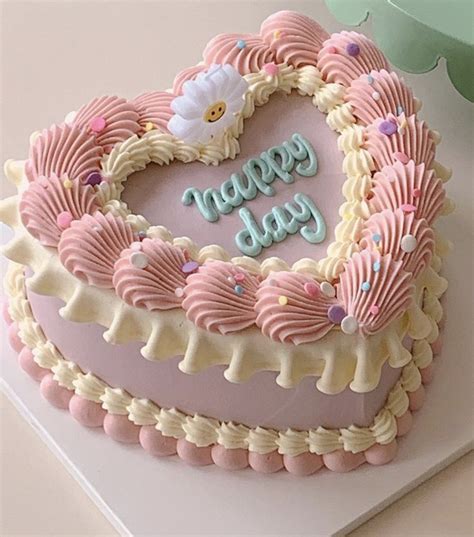 Pin By Emily Wachtel On Yummy Pretty Birthday Cakes Cute Birthday