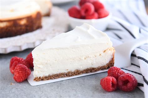 Vanilla Bean White Chocolate Mousse Cheesecake