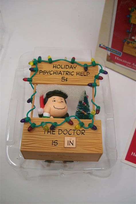 Hallmark Peanuts Holiday Advice Booth