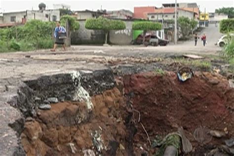 Moradores Do Jardim S O Jos Em Suzano Reclamam De Cratera Aberta Ap S