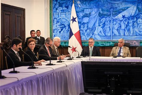 Crisis en la CSS: Mulino y MOCA discuten reformas urgentes | Critica