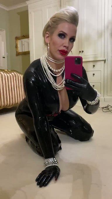 Slutty Bimbo MILF Rebecca More