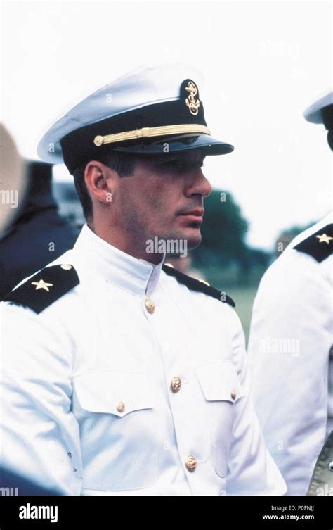 Richard gere officer gentleman 1982 hi-res stock photography and images - Alamy