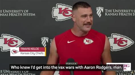 Travis Kelce responds to Aaron Rodgers Mr Pfizer taunt فيديو