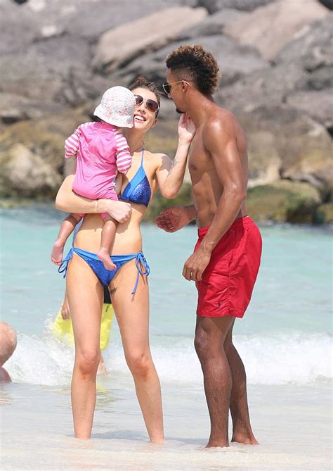 Helen Flanagan Shows Off Her Incredible Figure In Sparkly Bikini In Dubai Daily Mail Online