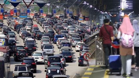 Penerapan One Way Di Tol Trans Jawa Mulai Diberlakukan Pada H 3 Lebaran