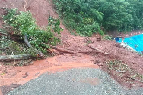 Atención San Martín Nuevo derrumbe bloquea tránsito en carretera