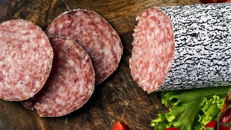 Чем опасен «мясной клей»?