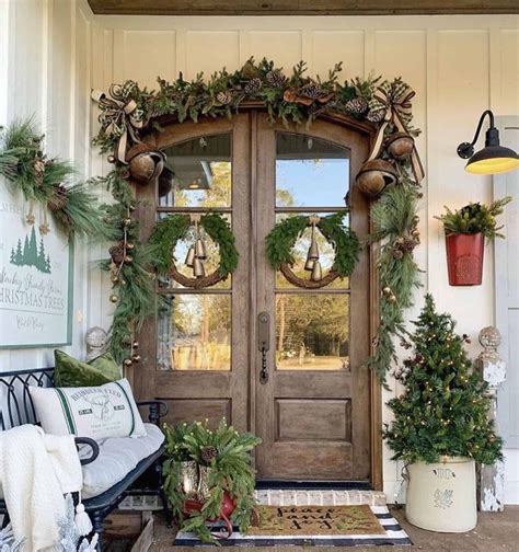 30 Best Christmas Porch Decorating Ideas For Festive Curb Appeal