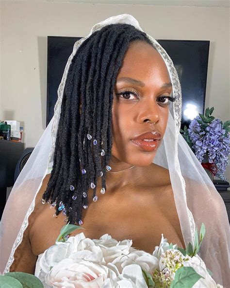 17 Most Flattering Wedding Hairstyles For Locs In 2024