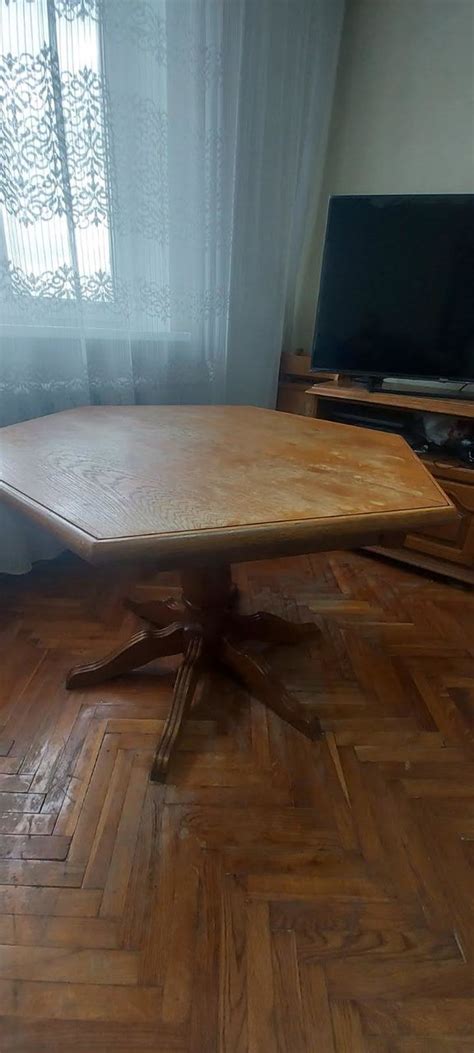 Деревянный стол