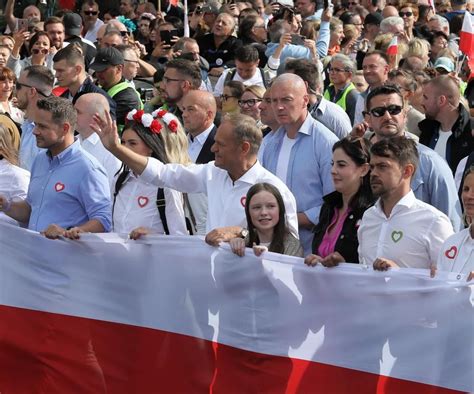 Co Kołodziejczak miał na koszuli na Marszu Nie biało czerwone serce