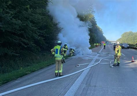 A Anr Chte Bmw Lichterloh In Flammen Feuer Greift Auf B Schung Ber