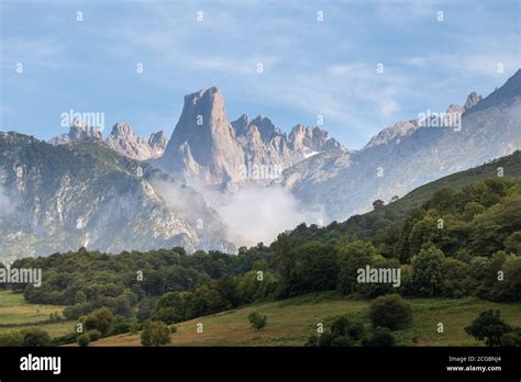 Naranjo De Bulnes Bekannt Als PICU Urriellu Vom Aussichtspunkt Pozo