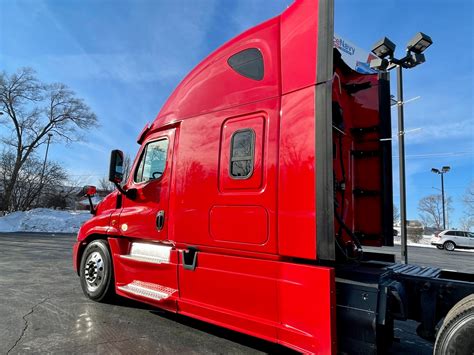 Used 2016 Freightliner Cascadia 125 Evolution Sleeper Cummins ISX 450