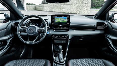 Toyota Yaris Vs Yaris Cross: What Changes Between Car And Crossover?