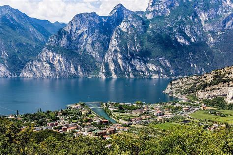 Lake Garda Wallpapers Top Free Lake Garda Backgrounds Wallpaperaccess