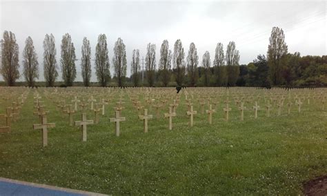 Histoires et histoire LES CIMETIÈRES MILITAIRES FRANCAIS Page 2