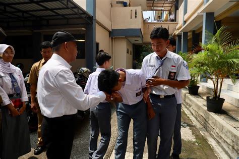 Respons Keluhan Warga Menko PMK Sidak PPDB Di SMAN 5 Tangsel