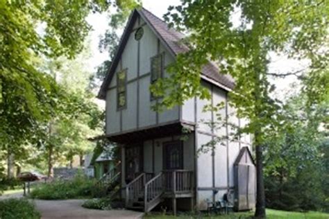 Ravenwood Castle - Hocking Hills Cottages and Cabins