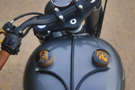 Royal Enfield 350 Bobber By Zero Custom Motorcycles Royal Enfield Bike India Bobber