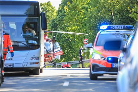 Schwerer Motorradunfall Auf B Bei Forchheim Bikerin Prallt In Stauende