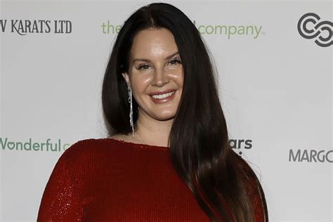 Lana Del Rey Says Her New Album Cover Was Originally A Nude Photo I Got Nervous