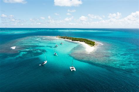 Caribbean – Saint Vincent and the Grenadines – Tobago Cays • lonelybay