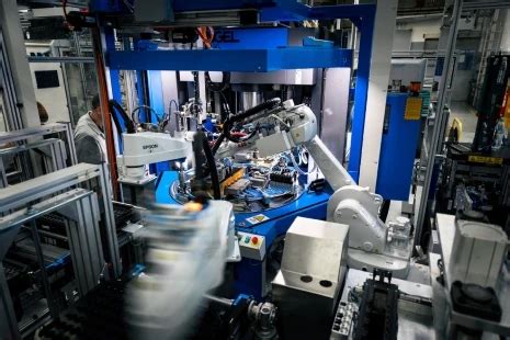 Iskra ISD Technofusion. | Multi-material Komponent Lieferant