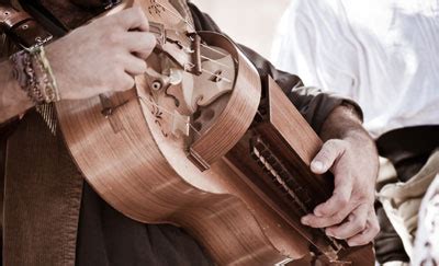 Celtic Music Guide: Medieval and Renaissance Instruments