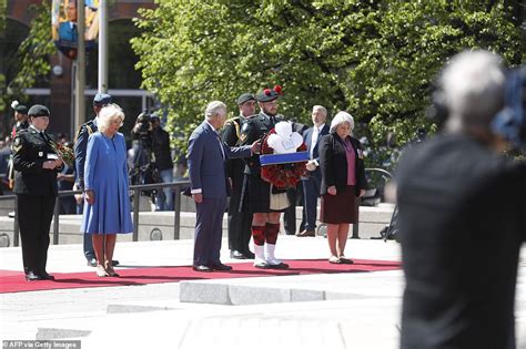 Prince Of Wales And The Duchess Of Cornwall Lay Wreath At The National War Memorial Daily Mail