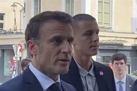 A Pau Emmanuel Macron Voque L Ordre L Autorit Et L Humanit