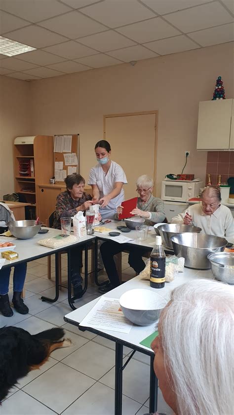 Atelier Tarte Poires Chocolat Maison De Retraite Sainte