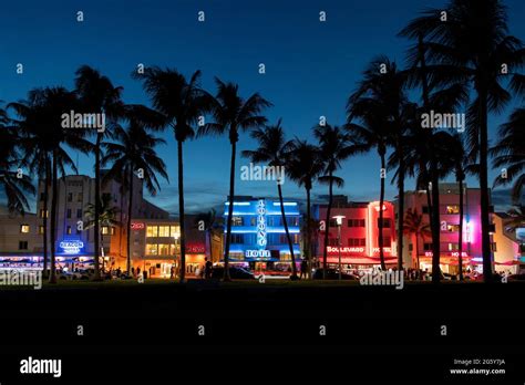 Nightlife on Ocean Drive in South Beach, Miami, Florida Stock Photo - Alamy