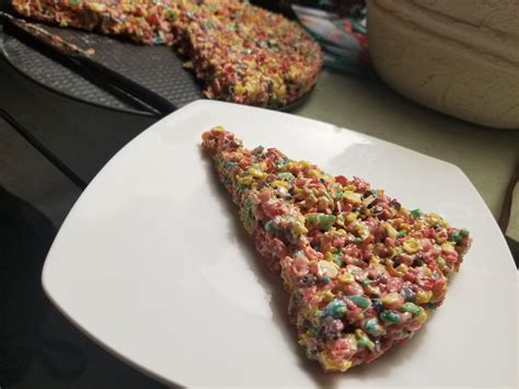 [homemade] A Rice Crispy Treat But With Fruity Pebbles R Food