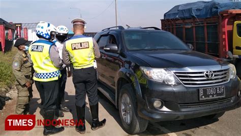 Hari Pertama Larangan Mudik Kendaraan Diputar Balik Di Pintu Tol