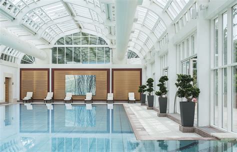 Four Seasons Hotel London at Park Lane: http://www.hotelsthatinspire ...