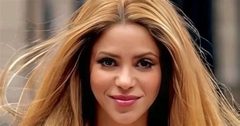 Shakira Cautiva En Minivestido Y Tac N De Aguja